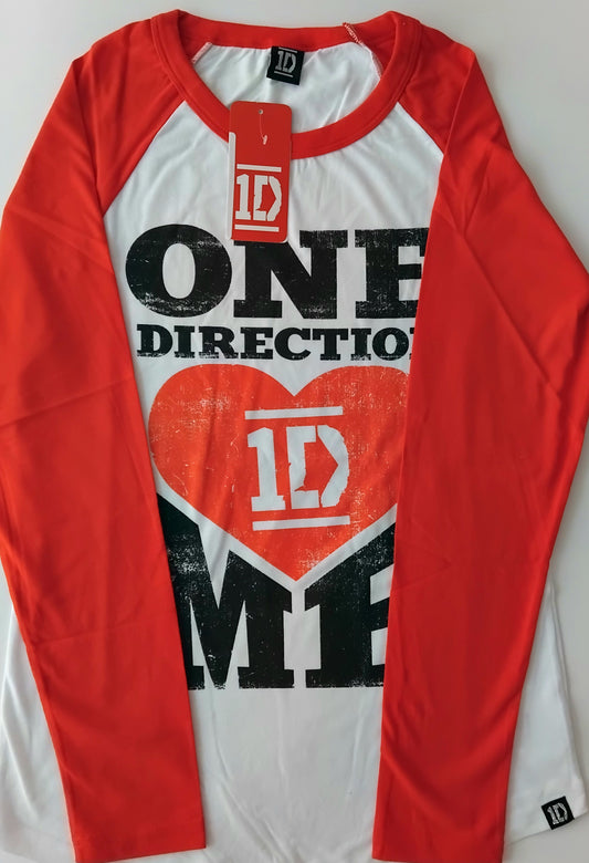 Playera blanca mangas rojas